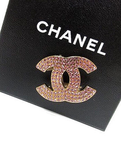 【CHANEL】シャネル CC ピンクバック ブローチ CHANEL】シャネル CC ピンクバック ブローチ