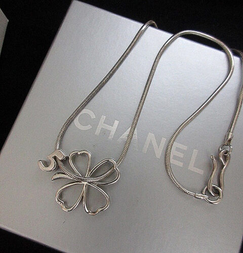 【クローバーが可愛い】◆CHANEL◆ペンダントネックレス 幸運を運ぶクローバー♡】 CHANEL 《ネックレス》